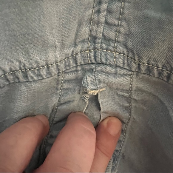Old Navy - Split Back Button Down - Picture 8 of 9